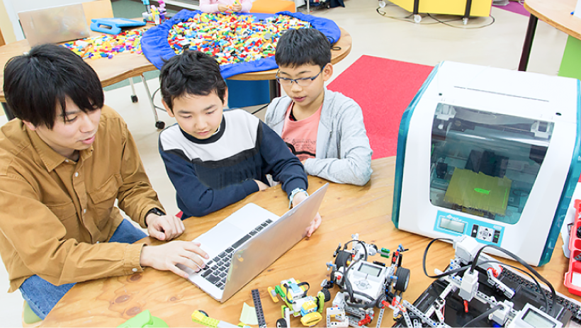 豊洲駅にてプログラミング教室のPR配布