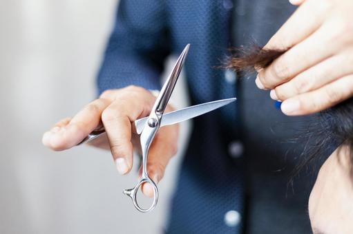 武蔵境駅にてカット専門店のPR配布